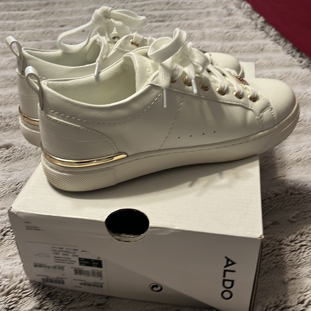Woman’s size 8 Aldo sneaker